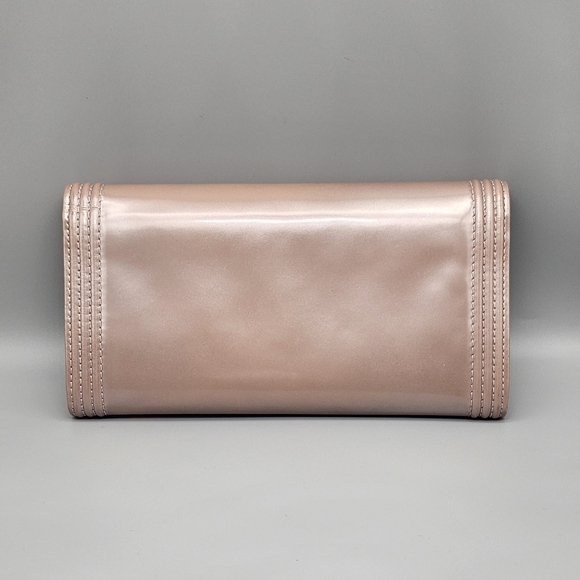🩷CHANEL Rose Gold Quilted Patent Leather Wallet/Clutch🩷 - Picture 5 of 17